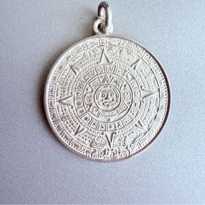 MEXICO MAYAN AZTEC CALENDAR STERLING SILVER ROUND DISC PENDANT FOR NECKL…